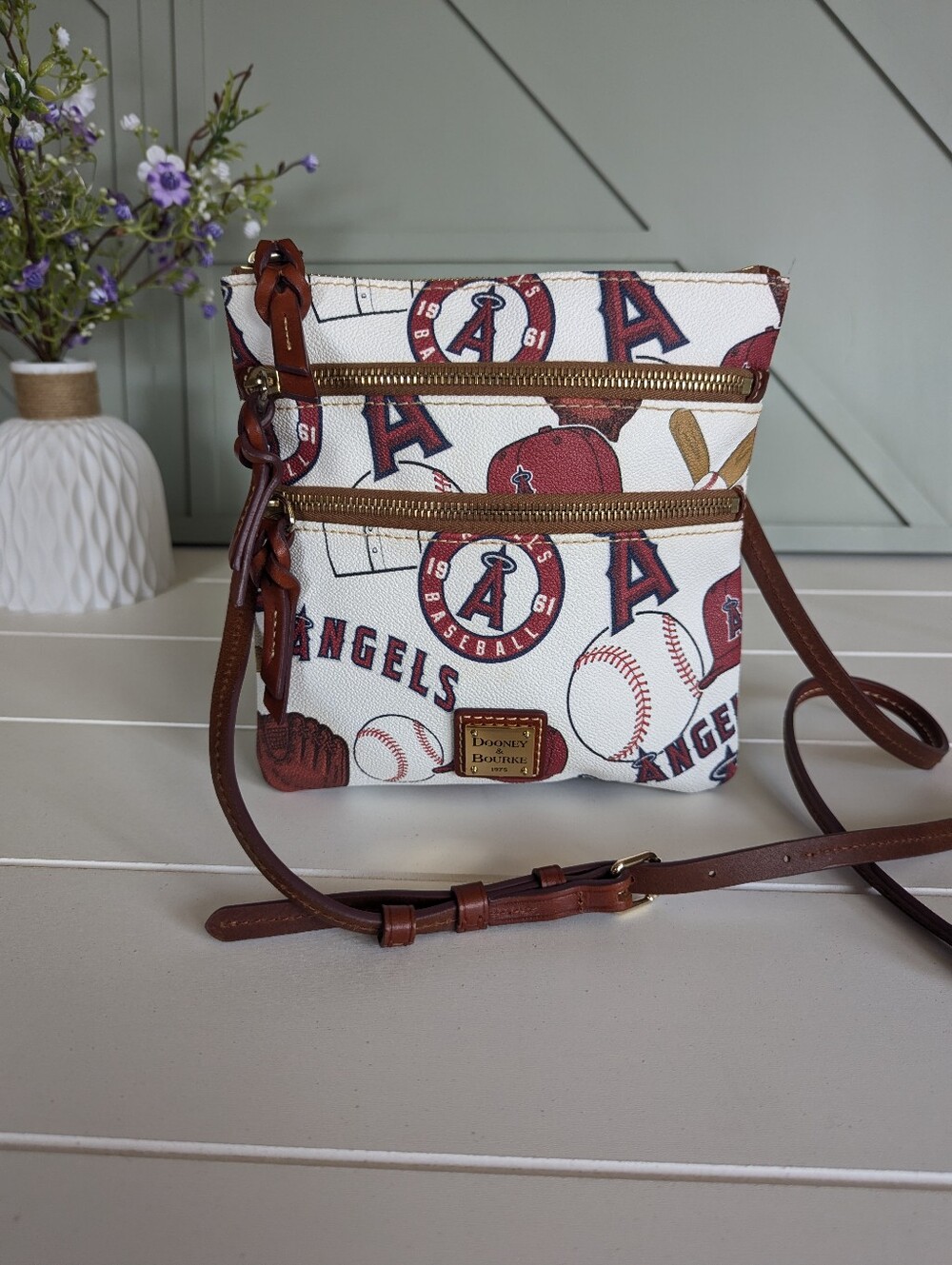 Dooney & Bourke Los Angeles Angels Crossbody Bag in White/Red - Picture 4 of 14